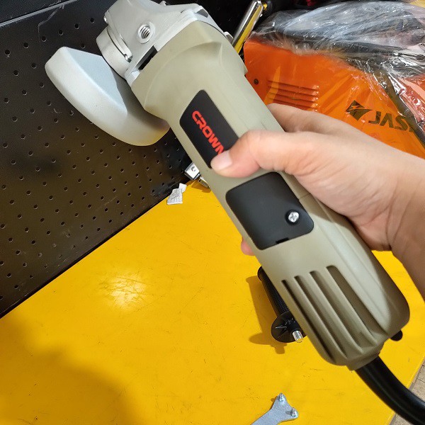 Máy mài cầm tay Crown CT13322