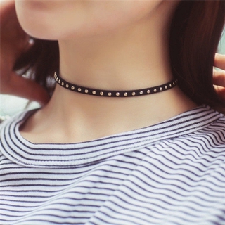 Vòng cổ choker da đen đính đinh tán cá tính
