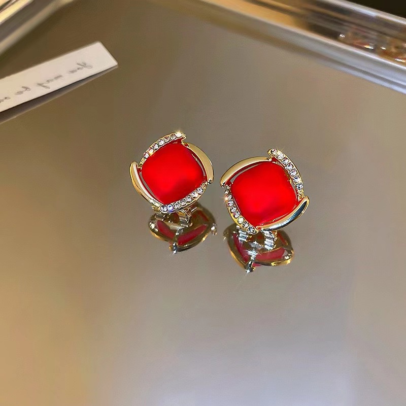 Bông Tai Đính Đá Hình Vuông Màu Trắng 2022