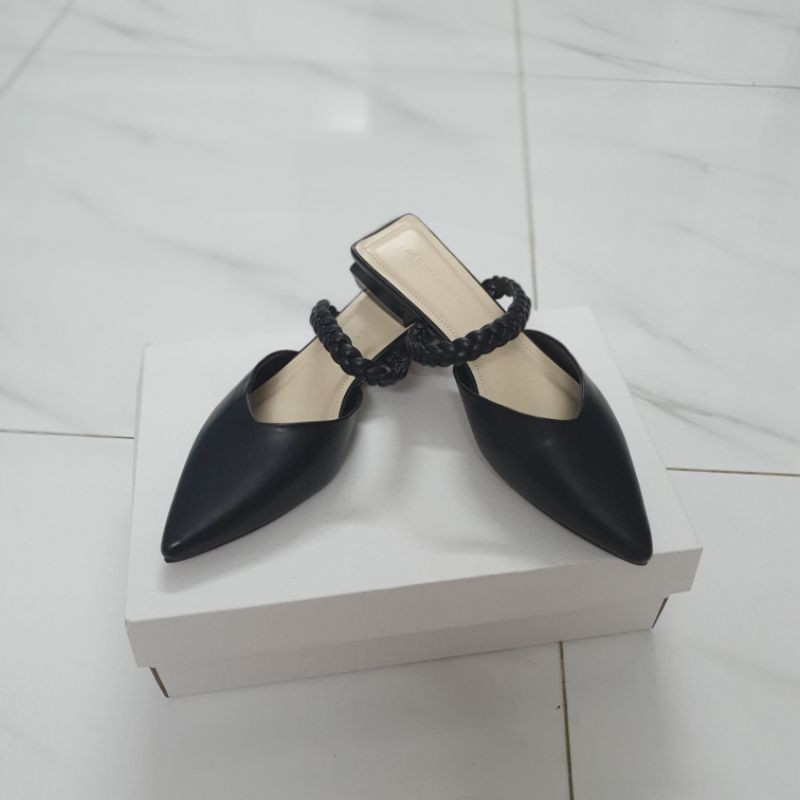 Dép búp bê sục.