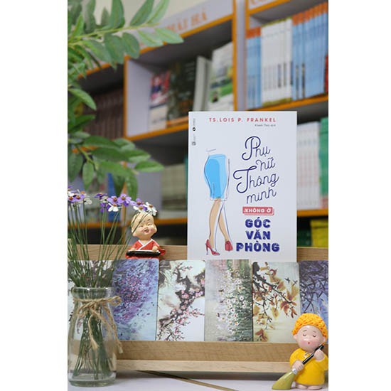 Sách - Phụ Nữ Thông Minh Không Ở Góc Văn Phòng - Thái Hà Books