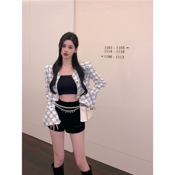 Set áo dạ Tweed kẻ ô và quần cạp cao phối dây xích