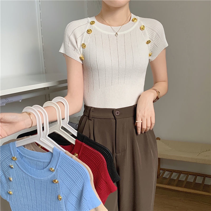 Áo Thun Ngắn Tay Cổ Tròn Phối Nút Kim Loại Xinh Xắn Dành Cho Nữ