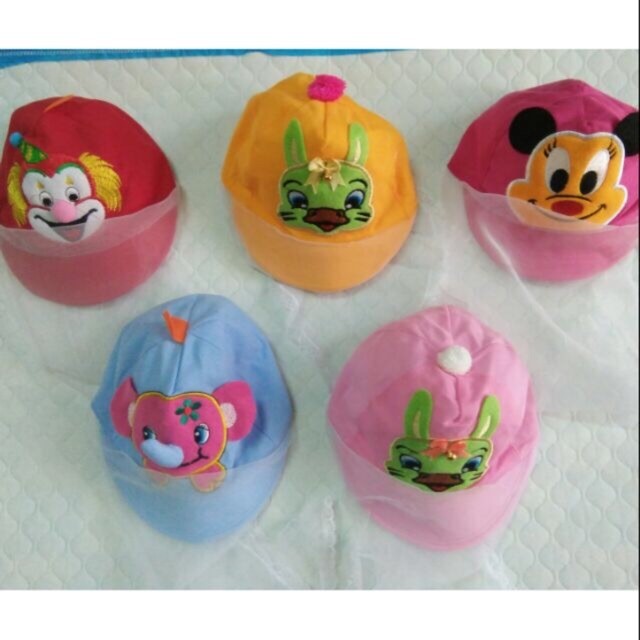 Mũ đính khăn voan chống bụi cho bé