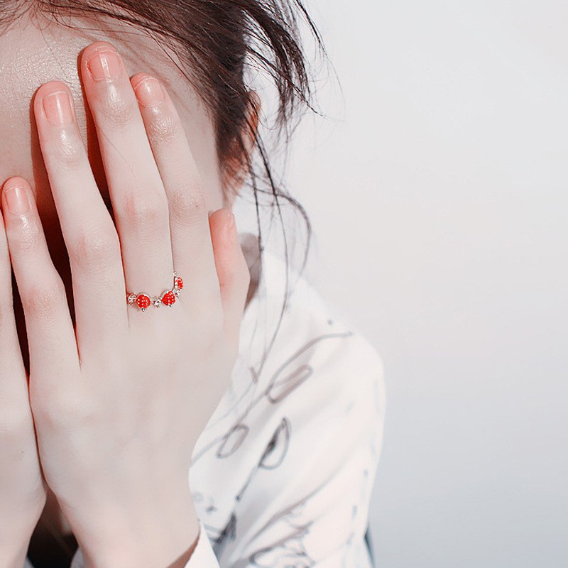 Nhẫn thời trang họa tiết trái dâu tây đỏ đính hạt kim cương Hàn Quốc