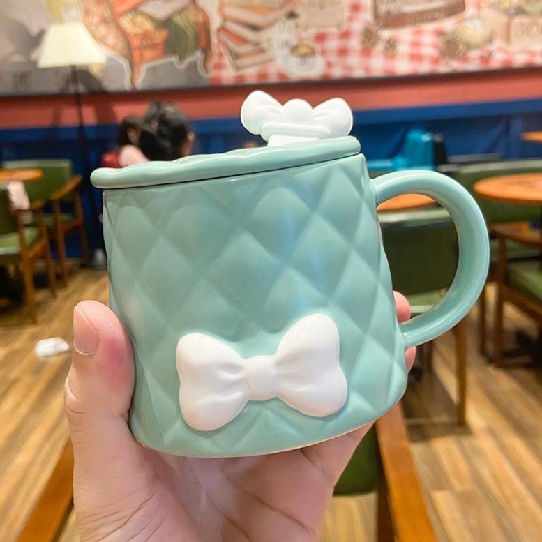 Ly sứ cặp đôi có gắn nơ kèm thìa và nắp xinh xắn EMA