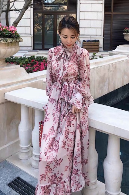 Đầm IU hoa phấn Hotel Del Luna