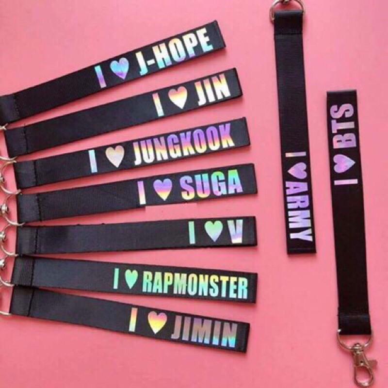 [XẢ KHO GIÁ SHOCK] Strap nametag I love BTS - móc khoá phản quang hologram