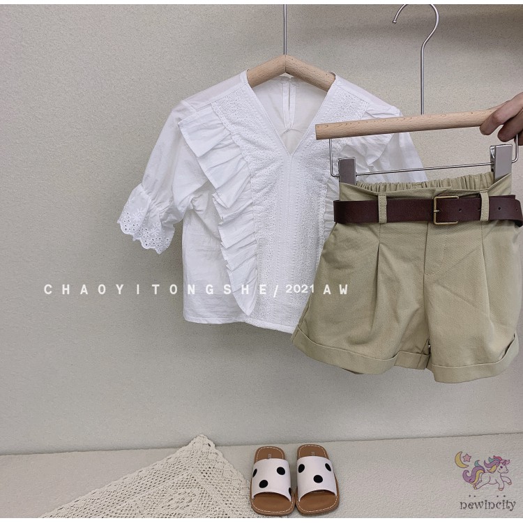 Bộ đồ gồm áo ren tay ngắn kèm quần đùi và thắt lưng phong cách Hàn Quốc cổ điển dành cho bé gái