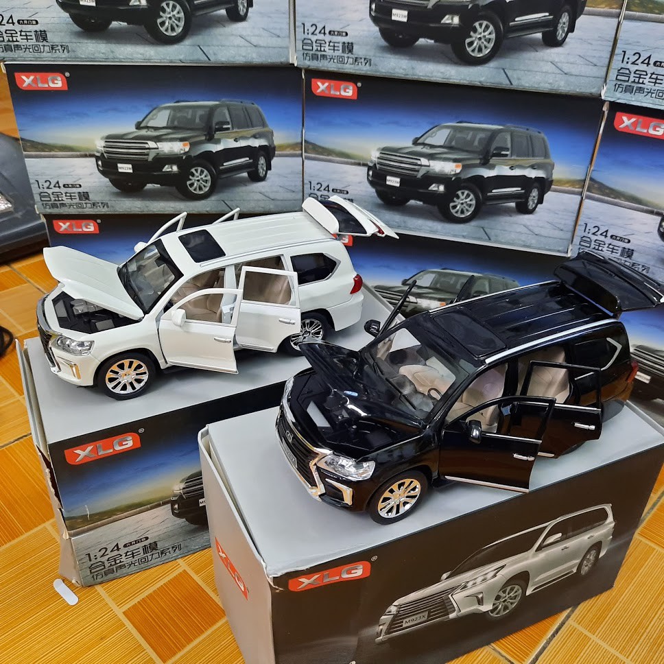 Mô hình xe Lexus LX570 XLG tỉ lệ 1:24 xe ô tô đồ chơi trẻ em bằng sắt chạy cót