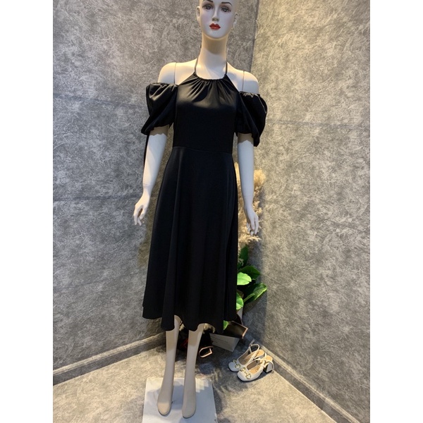 Pass Váy cổ yếm hở vai tay bồng dáng xoè tiểu thư sang chảnh ( nguyên tag size M 48- 56kg )