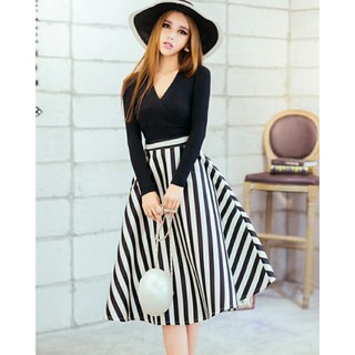 Chân Váy Xòe Kẻ Sọc