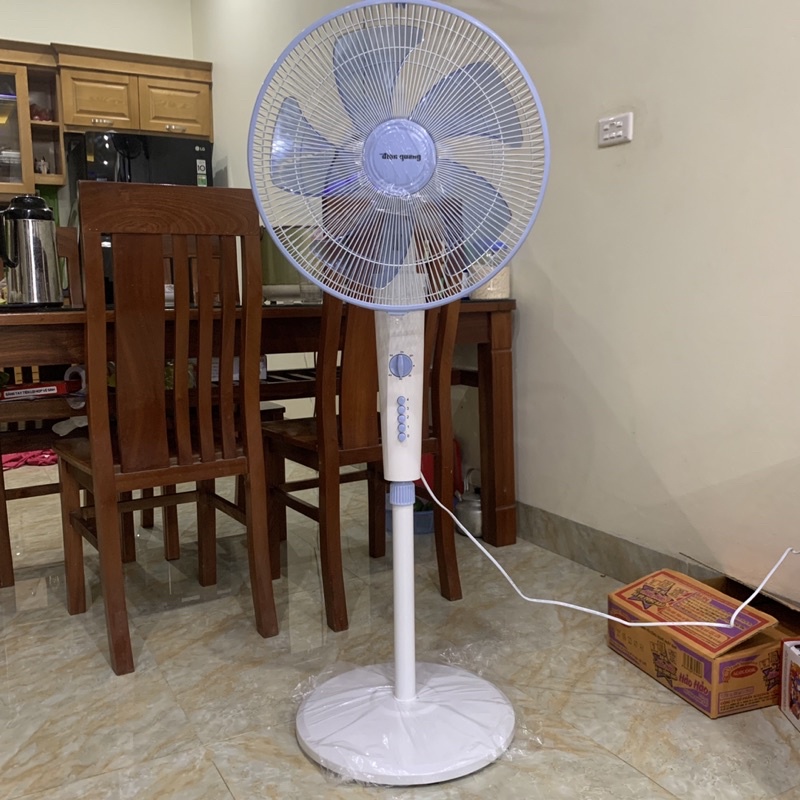 Quạt Cây Đứng, Không Ồn, Siêu êm, Màu Trắng, Cao Cấp Điện Quang ESF05W