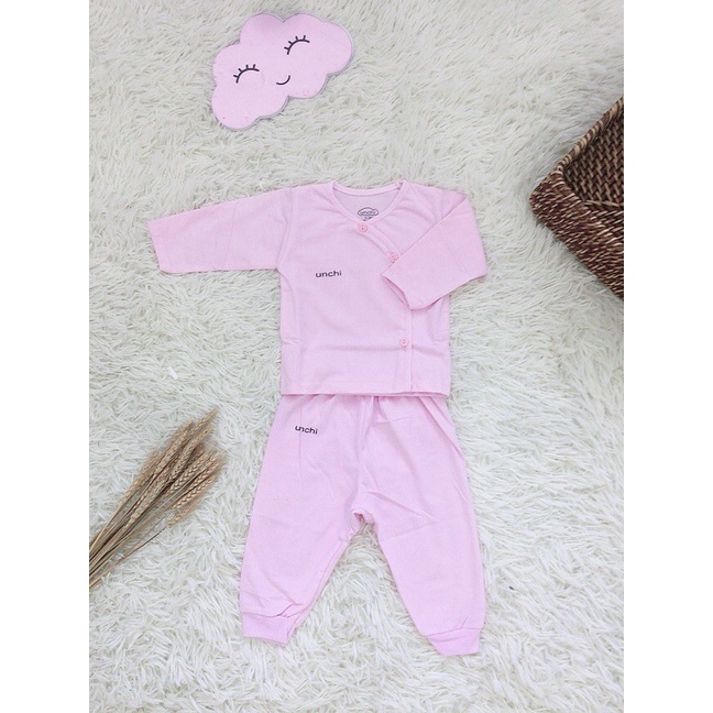 Bộ quần áo unchi cài lệch chất cotton mền mại cho bé