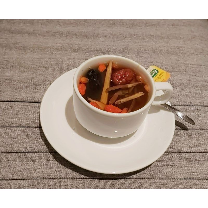 SET 10 TÚI TRÀ LIPTON THẢO MỘC ĐẶC SẢN NÚI RỪNG TÂY NGUYÊN | BigBuy360 - bigbuy360.vn