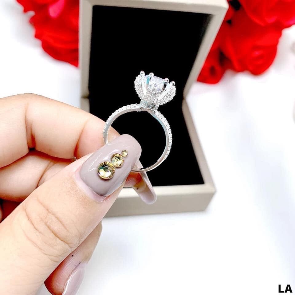 Nhẫn nữ cầu hôn đính đá chuẩn bạc ta thân dầy dặn đẹp sang chảnh