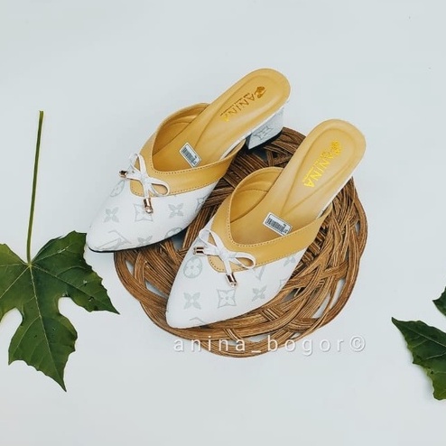 Mới Nhất Giày Sandal Đế Xuồng Đính Hoa LV kekinia Cho Nữ