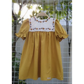 váy linen cổ yếm thêu tay