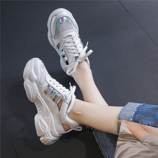 Giày sneaker nữ độn đế phá cách độc và lạ D05