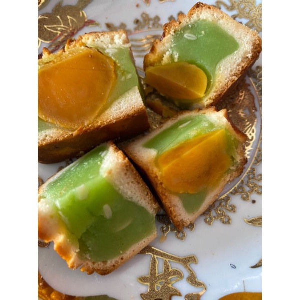 BÁNH TRUNG THU THẬP CẨM GÀ QUAY 3 TRỨNG B