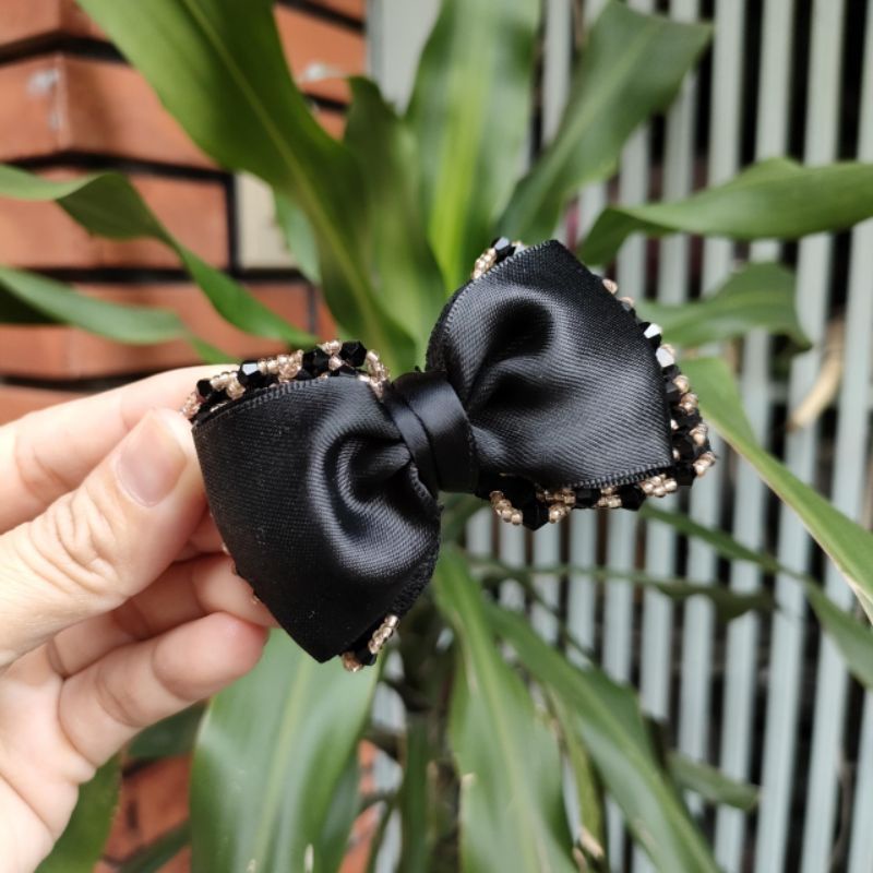 Nơ trang trí giày kết cườm phối ruy băng