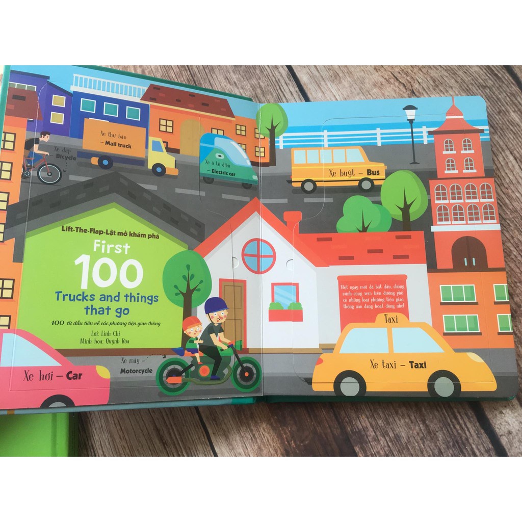 Sách - Lift the flap - First 100 Trucks and things that go  - 100 từ đầu tiên về các phương tiện giao thông