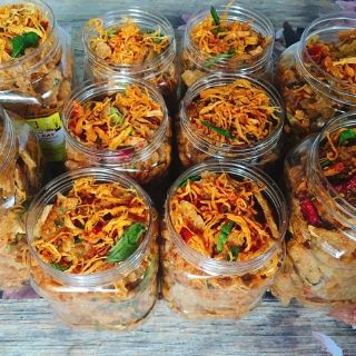 Cơm cháy chiên mắm lắc khô gà cay