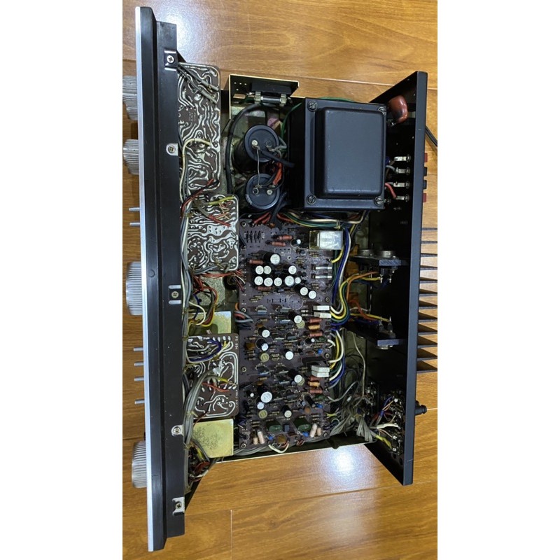 Tăng âm LUXMAN L80V