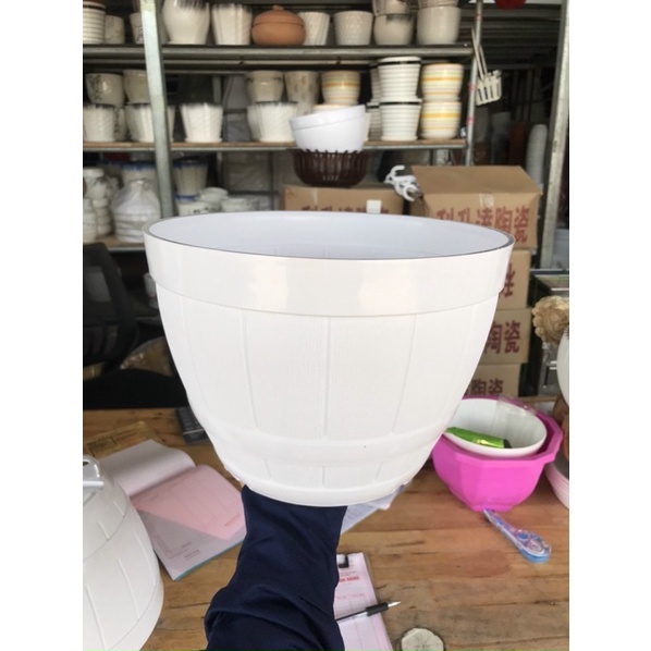 Chậu nhựa hình thùng rượu, trồng cây decor siêu xinh