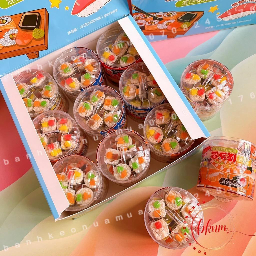 Kẹo dẻo sushi cơm cuộn kèm siro chấm- đựng trong xửng hấp 4 tầng trong suốt dễ thương cho bé Hongkong hộp  58gam