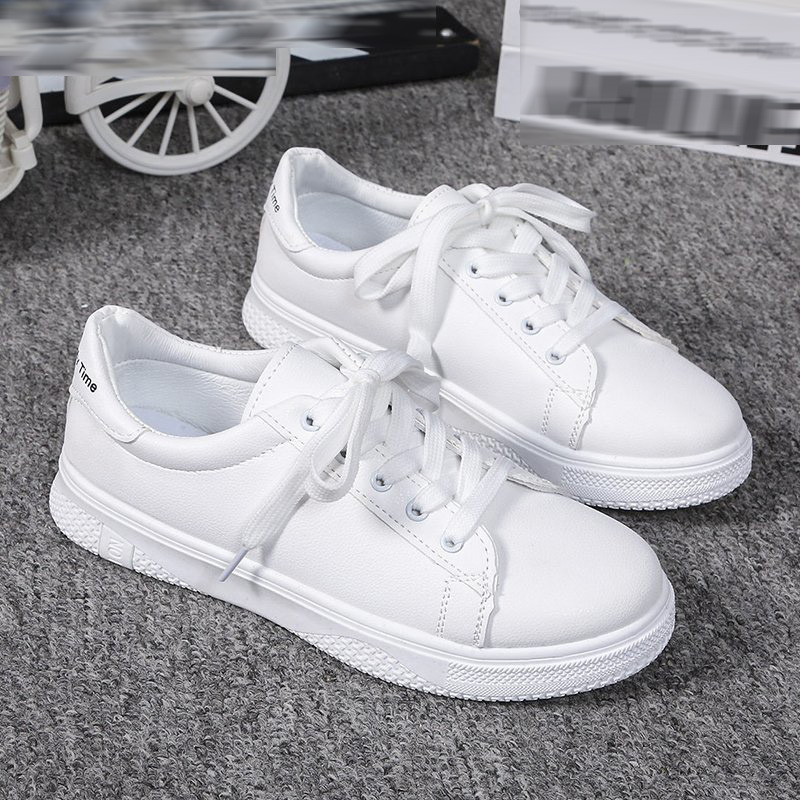 Giày thể thao màu sắc lựa chọn phong cách năng động thời trang cho sinh viên