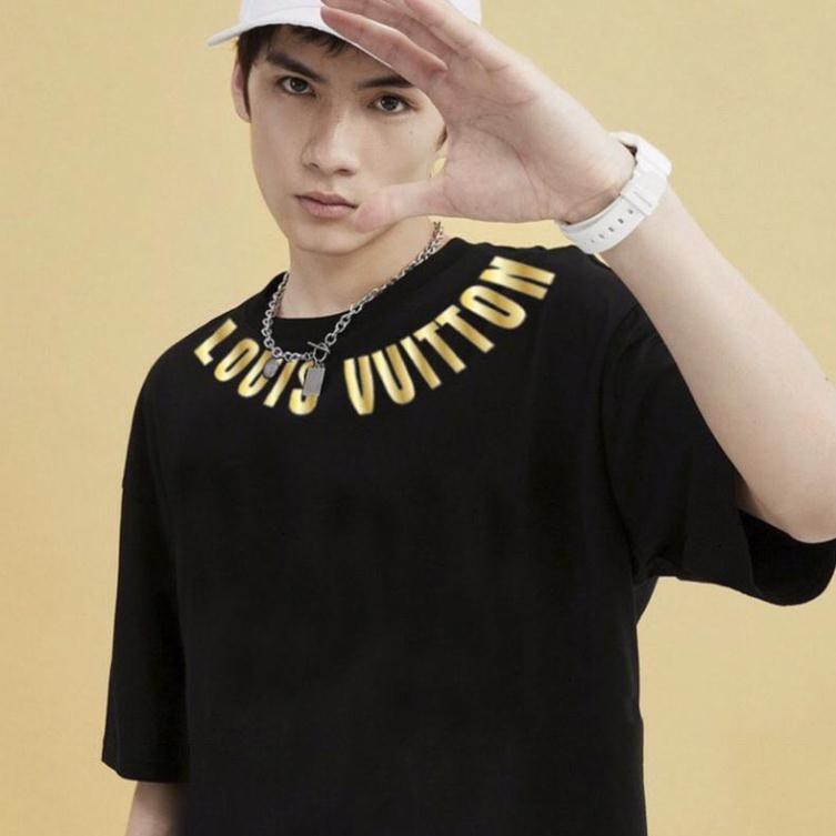 ÁO THUN VÀNG ÁNH KIM UNISEX IN CHỮ LOUIS [ XẢ LỖ LẤY TƯƠNG TÁC ] | BigBuy360 - bigbuy360.vn