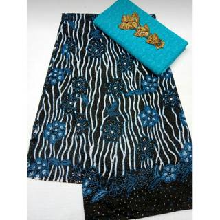 Vải Batik Làm Đồng Phục Phù Dâu Truyền Thống Ngọt Ngào