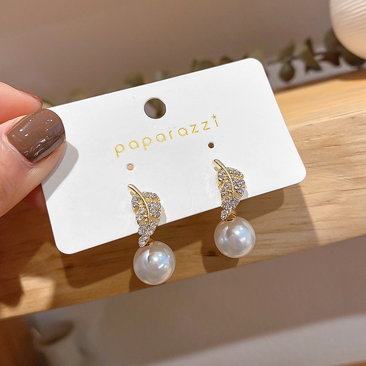 Khuyên Tai Hình Đuôi Cá Đính Đá Và Ngọc Trai Phong Cách Thời Trang Hàn Quốc