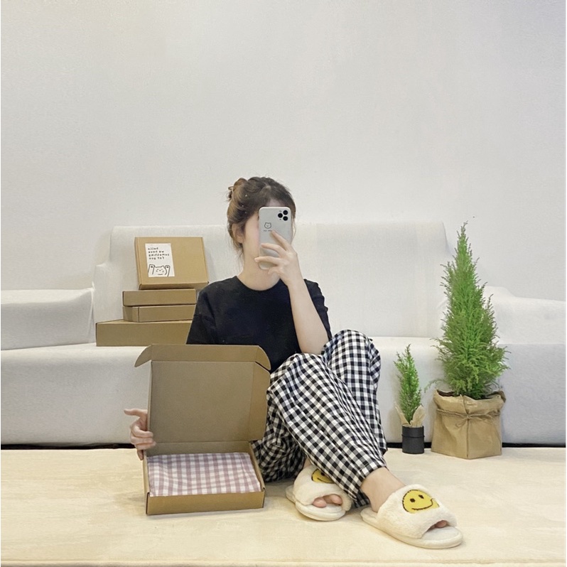 Quần kẻ style Hàn ống suông