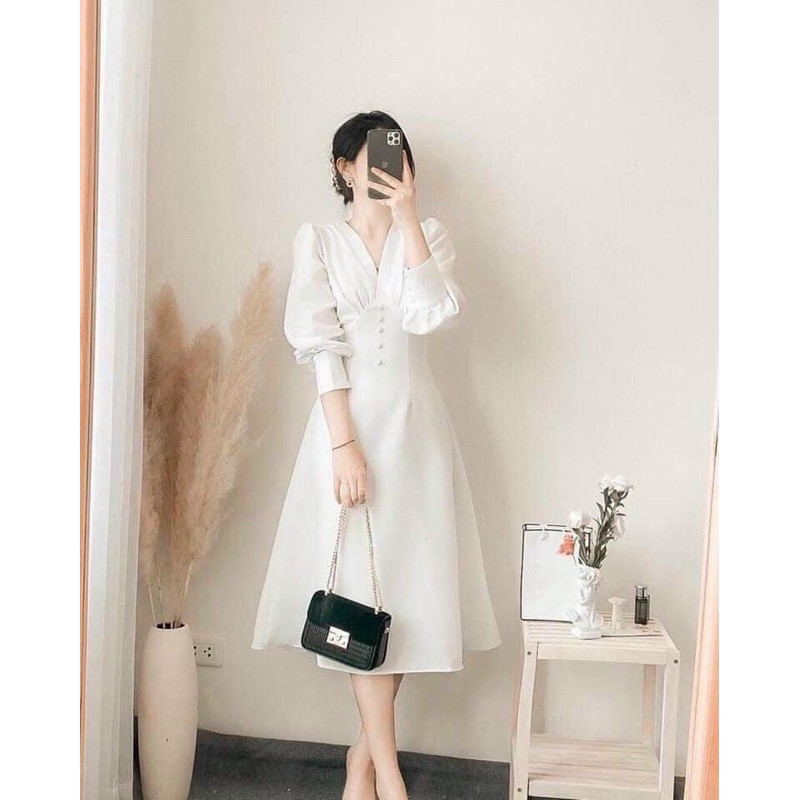 Đầm xoè cổ V đính cúc bọc màu trắng