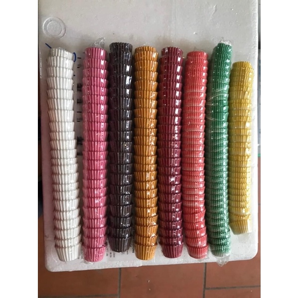 Cupcake mềm 2,5cm  lót sôcla, bánh cupcake