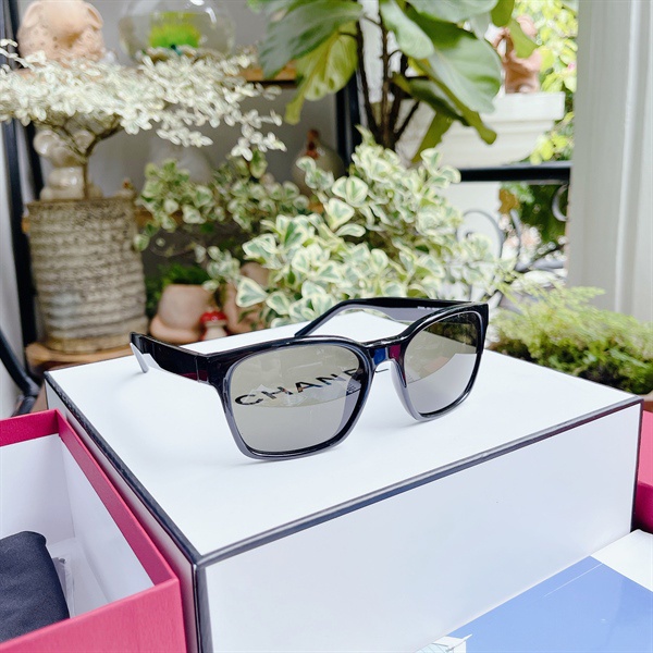 Kính Mát Salvatore Ferragamo SF959S 001 dáng vuông viền đen SF959S