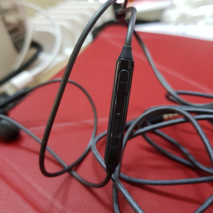 Tai nghe akg s8,s9,note8,note9 tặng núm,hộp