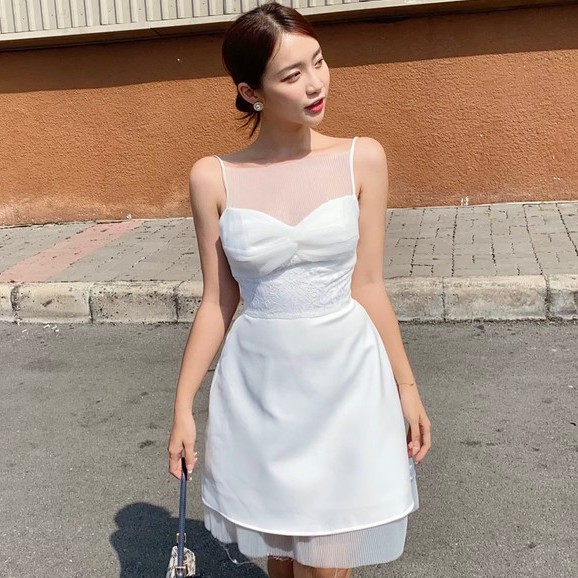 RECHIC Đầm Senorita Màu Trắng phối lưới xoắn ngực không tay trang nhã xinh xắn