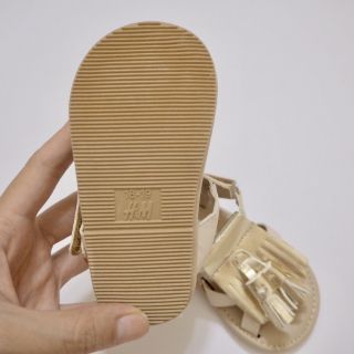 Sandal tua rua H M cho bé