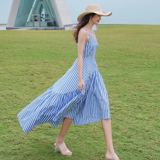 Đầm maxi đuôi cá dáng xoè cổ dây hoạ tiết kẻ sọc
