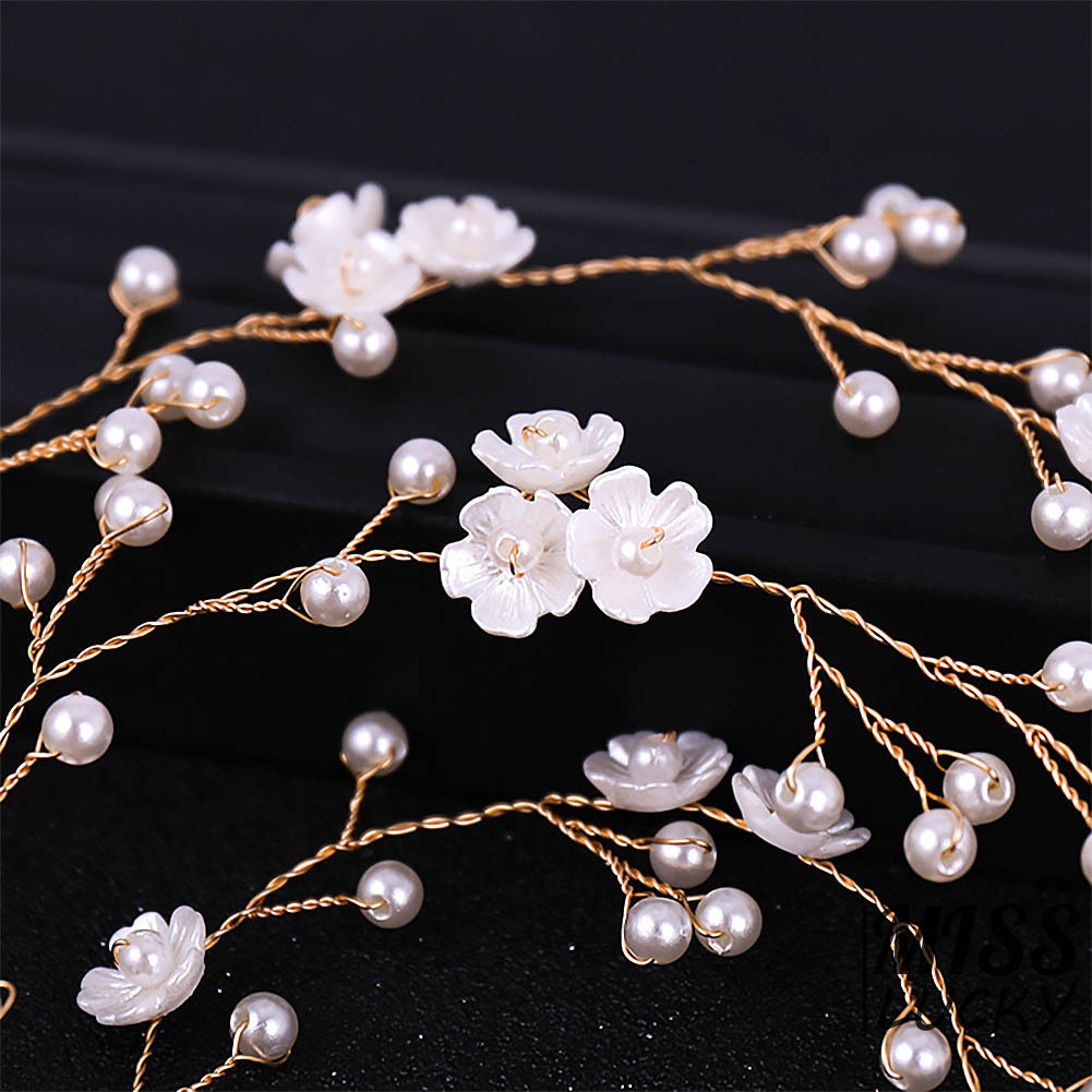 Vòng hoa đội đầu trang điểm cô dâu xinh xắn