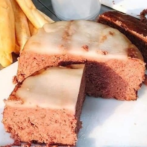 Màu đỏ Carmine 5% dùng tạo màu hồng đỏ cho xúc xích, lạp xưởng, pate, thịt nguội, jambon