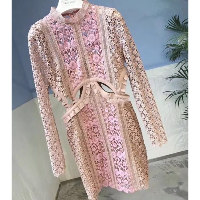 Đầm ren hoa cut-out eo qc cao cấp