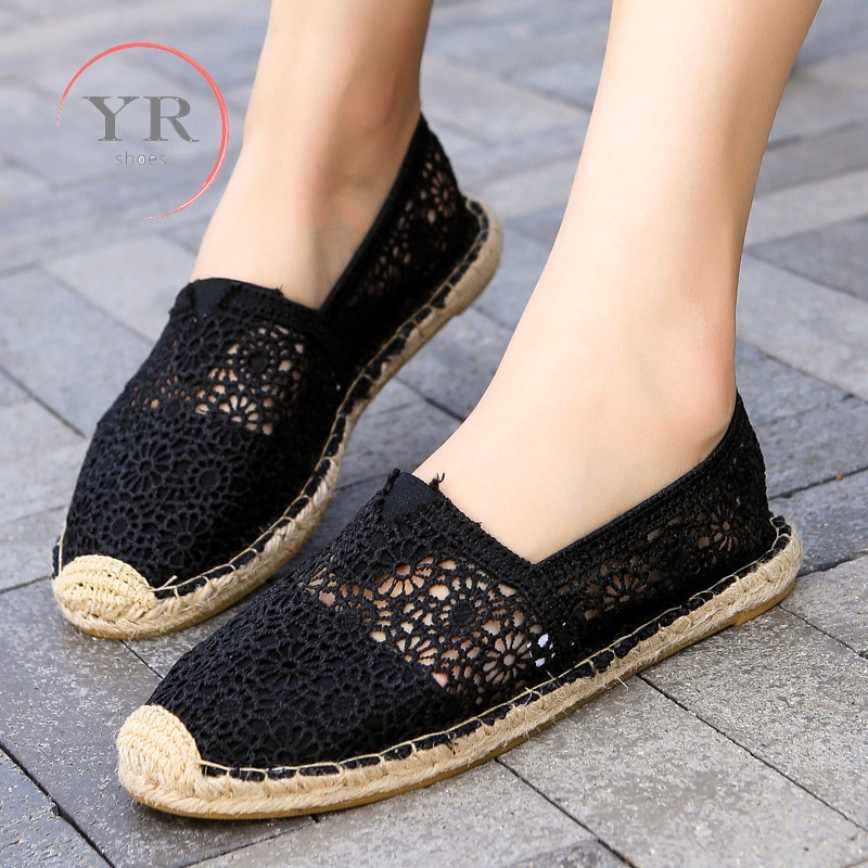 Giày Slip On Chất Liệu Vải Bố Thoải Mái