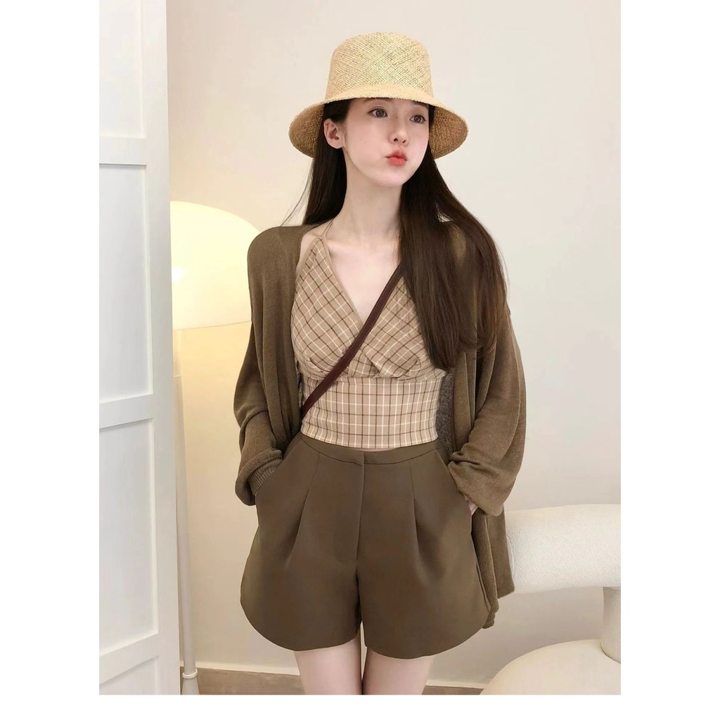 (Hình thật xem mô tả) Set 3 món: Áo croptop cổ yếm caro hồng + Áo khoác nâu tay dài + Quần short nâu