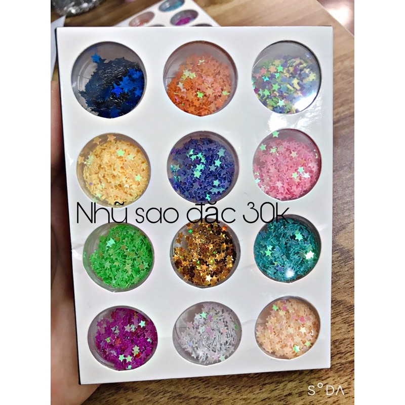 Set nhũ 12 ô. Hình ngôi sao đặc