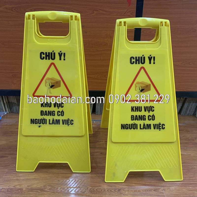 Biển cảnh báo khu vực đang có người làm việc chữ A gấp gọn