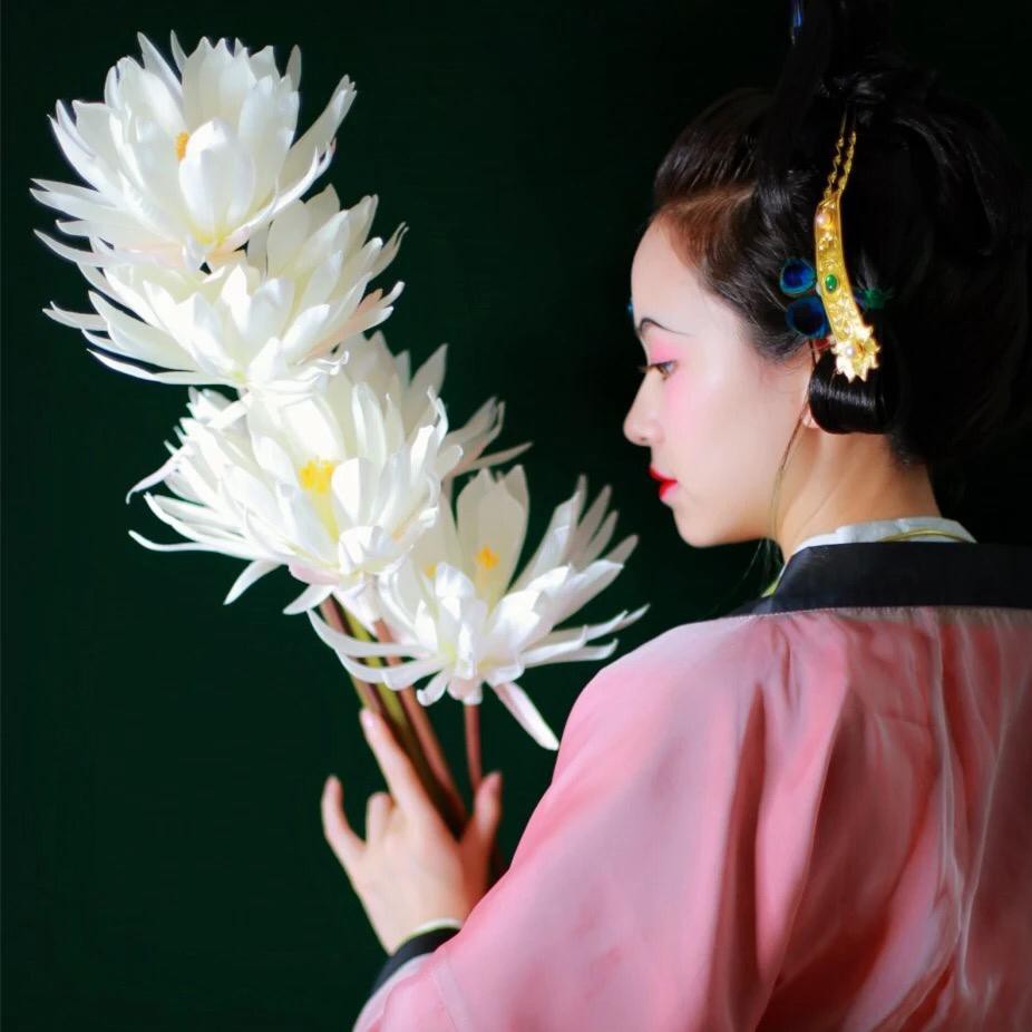 Hoa giả cầm tay cổ trang hàng có sẵn